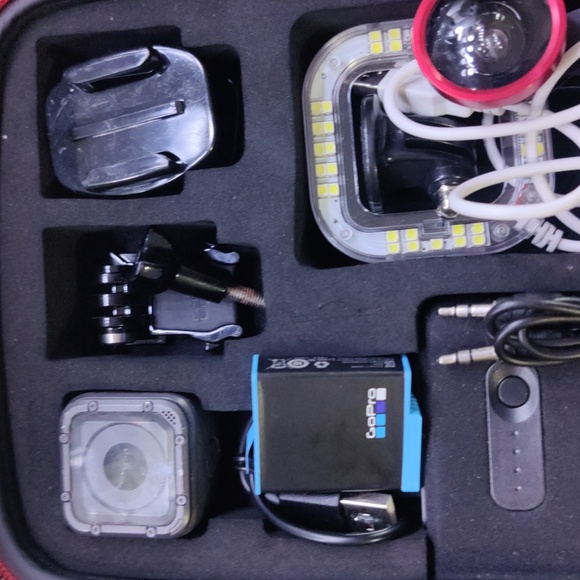 Go pro camera - Picture 4 of 4